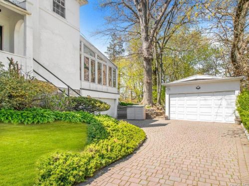 62 Cortlandt Ave, New Rochelle, NY 10801-2006