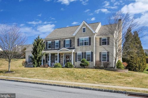 224 Green Meadow Dr, Douglassville, PA 19518-1324