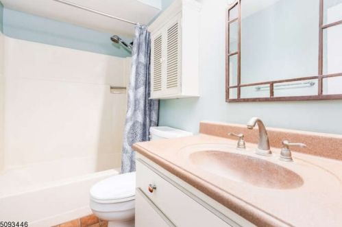 26 Slope, Clinton, NJ 08809-1134