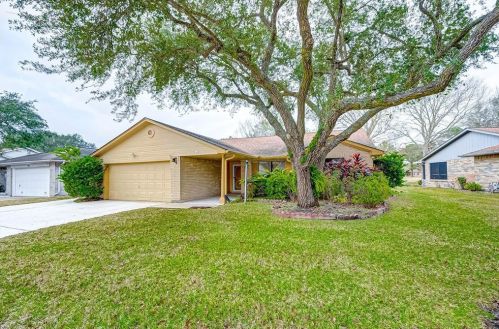 3023 Peach Hollow Cir, Pearland, TX 77584-2035