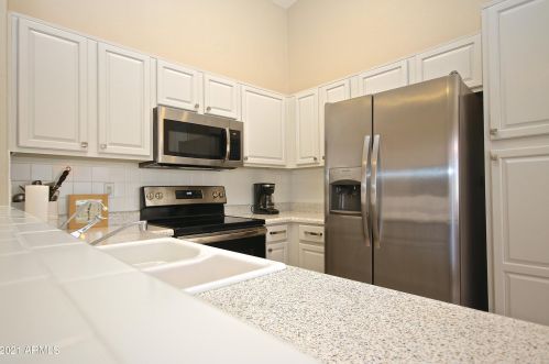 1717 Lindrick Dr, Chandler AZ 85249-5033 exterior