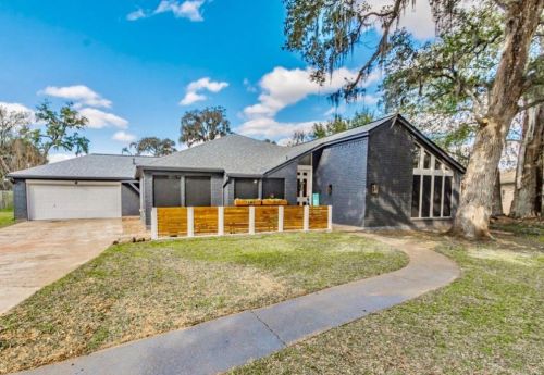 14 Seminole Ln, West Columbia, TX 77486-9644