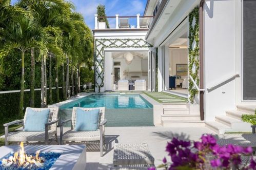 670 9th Ave, Naples, FL 34102-6938