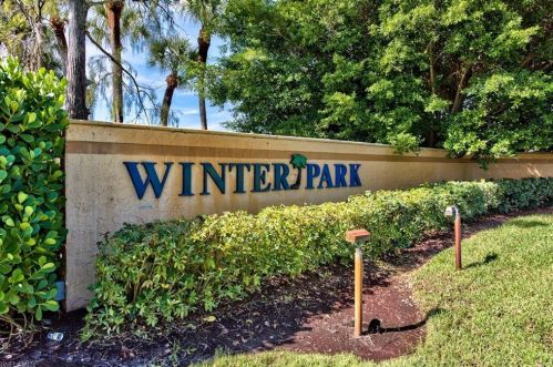 4250 Jack Frost Ct, Naples FL  34112-5249 exterior