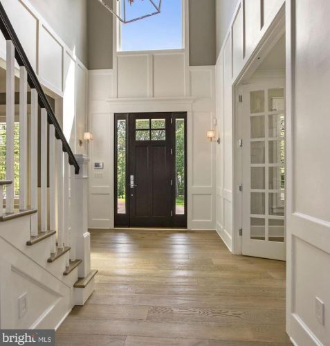 1044 Manning St, Great Falls VA  22066-1922 exterior