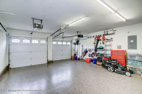 6 Seminole Ct, Jackson Twp NJ  08527-4042 exterior