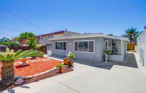 324 Avenida De La Plz, Vista, CA 92083-3640