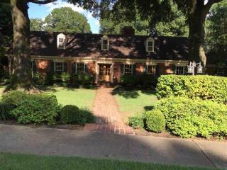 272 Wakefield Dr, Memphis, TN 38117-3510