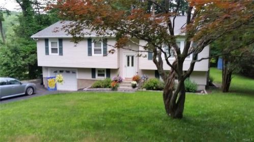 20 Rick Ln, Mahopac, NY 10541-3342