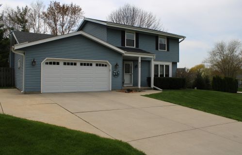 411 Lindenwood Dr, Chenequa, WI 53029-2725