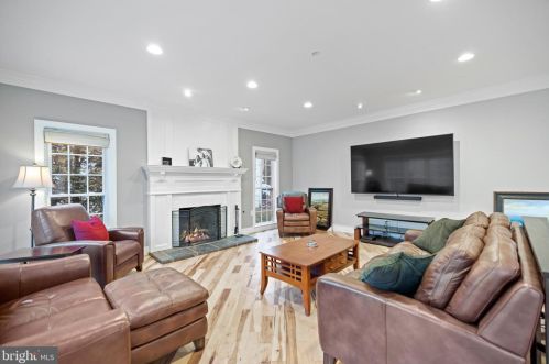 951 Rhonda Pl, Leesburg VA  20175-5632 exterior