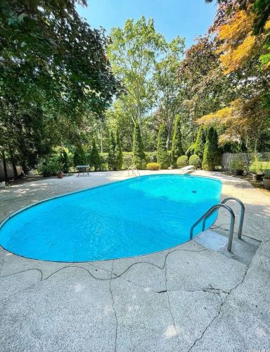 155 Church Rd, Great River NY  11739-3002 exterior