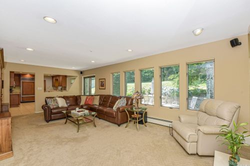 80 Stonehurst Ln, Huntington Station NY  11746-7934 exterior