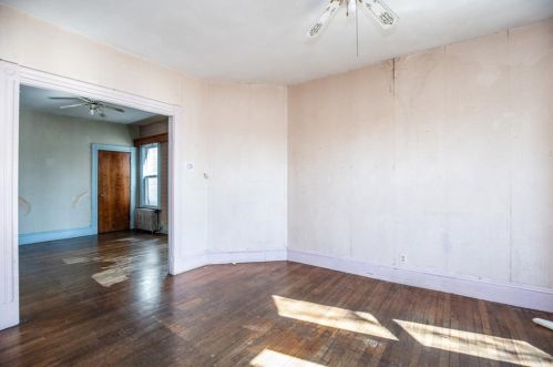 184 Chelsea St, Boston MA exterior