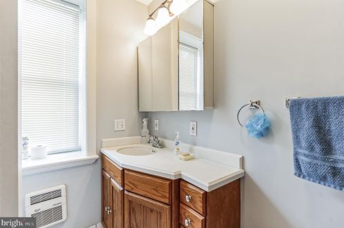 325 Brighton Ter, Holmes PA  19043-1010 exterior