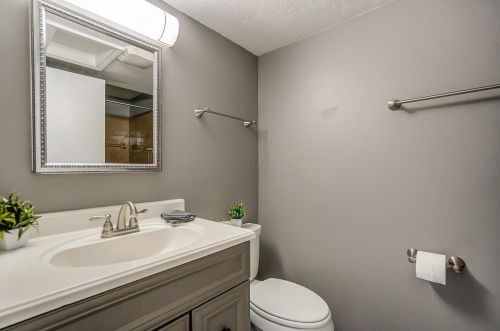 1075 Chenonceaux Dr, Marion OH  43302-6734 exterior