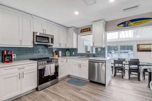 3470 Lakeview Dr, Naples, FL 34112-5824