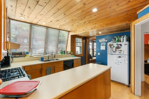 3000 Murray Ave, Milwaukee WI 53211-3205 exterior