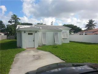 2041 181st St, Miami FL  33162-1623 exterior