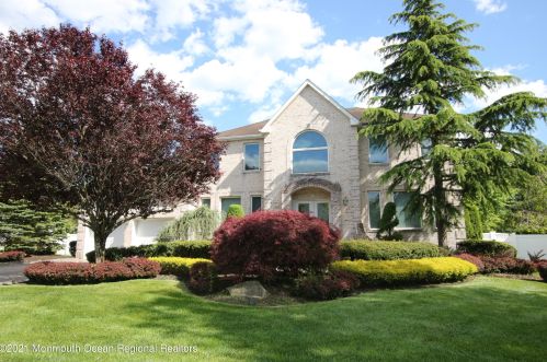 4 Drakes Hill Ct, Morganville, NJ 07751-2059
