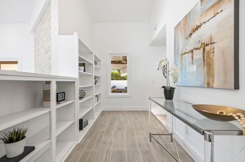 48890 Eisenhower Dr, La Quinta CA  92253-6223 exterior