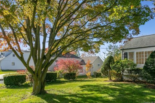 9 Manor Ave, White Plains, NY 10605-4913