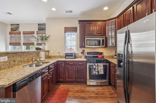 7204 Little Thames Dr, Gainesville VA  20155-4021 exterior