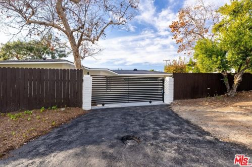 3003 Alabama St, Glendale CA  91214-2702 exterior