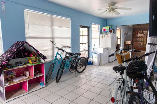 1860 Primrose Ln, West Palm Beach FL  33414-8673 exterior
