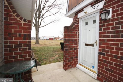 733 Village Ln, Pottstown, PA 19464-7217