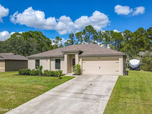 2324 Captain Dr, Deltona, FL 32738-1186