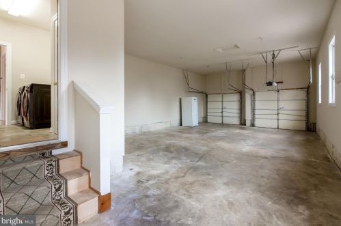 7337 Hooes Rd, Springfield VA 22152-3704 exterior