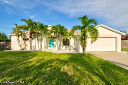 1564 Tropical Trl, Merritt Island, FL 32952-5135