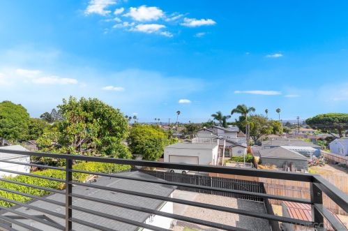 1533 Beryl St, San Diego CA  92109-2106 exterior