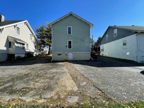 1130 Trexlertown Rd, Breinigsville PA  18031-1667 exterior