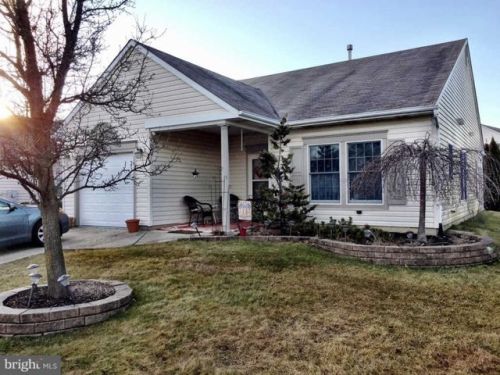 55 Lantern Ln, Columbus, NJ 08022-1117