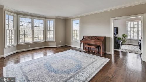 19228 Charandy Dr, Leesburg VA 20175-7215 exterior