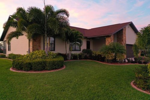 915 Eagle Ln, Ruskin, FL 33572-2778