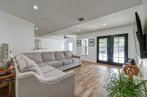 912 Paar Dr, Fort Pierce FL  34953-5623 exterior