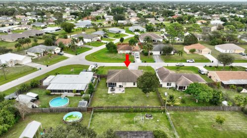 1910 Dorado Ln, Fort Pierce FL 34953-1826 exterior