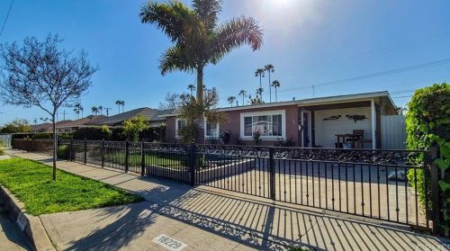 18229 Mettler Ave, Long Beach, CA 90746-1810