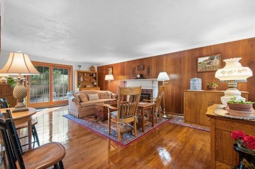 104 Robeson Dr, Moon Twp, PA 15108-2619