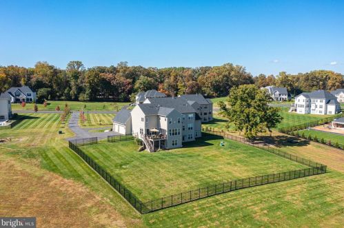 10244 Forest Lake Dr, Great Falls VA  22066-3609 exterior