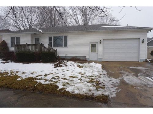 213 Washington St, Monticello, IA 52310-1674