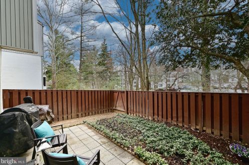 2414 Southgate Sq, Herndon VA  20191-1239 exterior