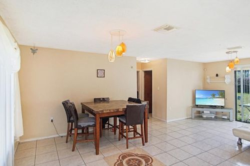 975 Derbyshire Dr, Kissimmee, FL 34758-3143