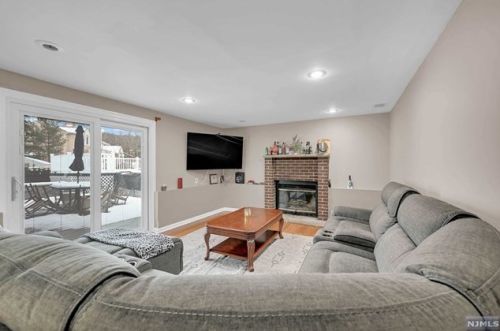 40 Carriage Ln, West Milford Lakes NJ  07480-1822 exterior