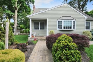 429 Victory Dr, Hauppauge, NY 11779-3032