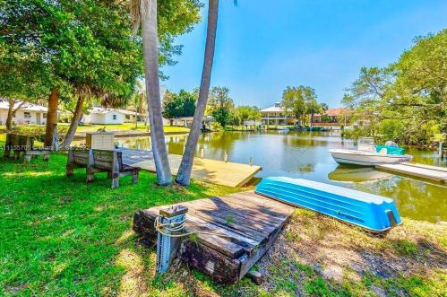 507 Dona Dr, Nokomis FL  34275-2613 exterior