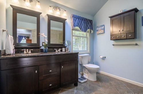 89 Berkshire Rd, Sandy Hook CT 06482-1425 exterior